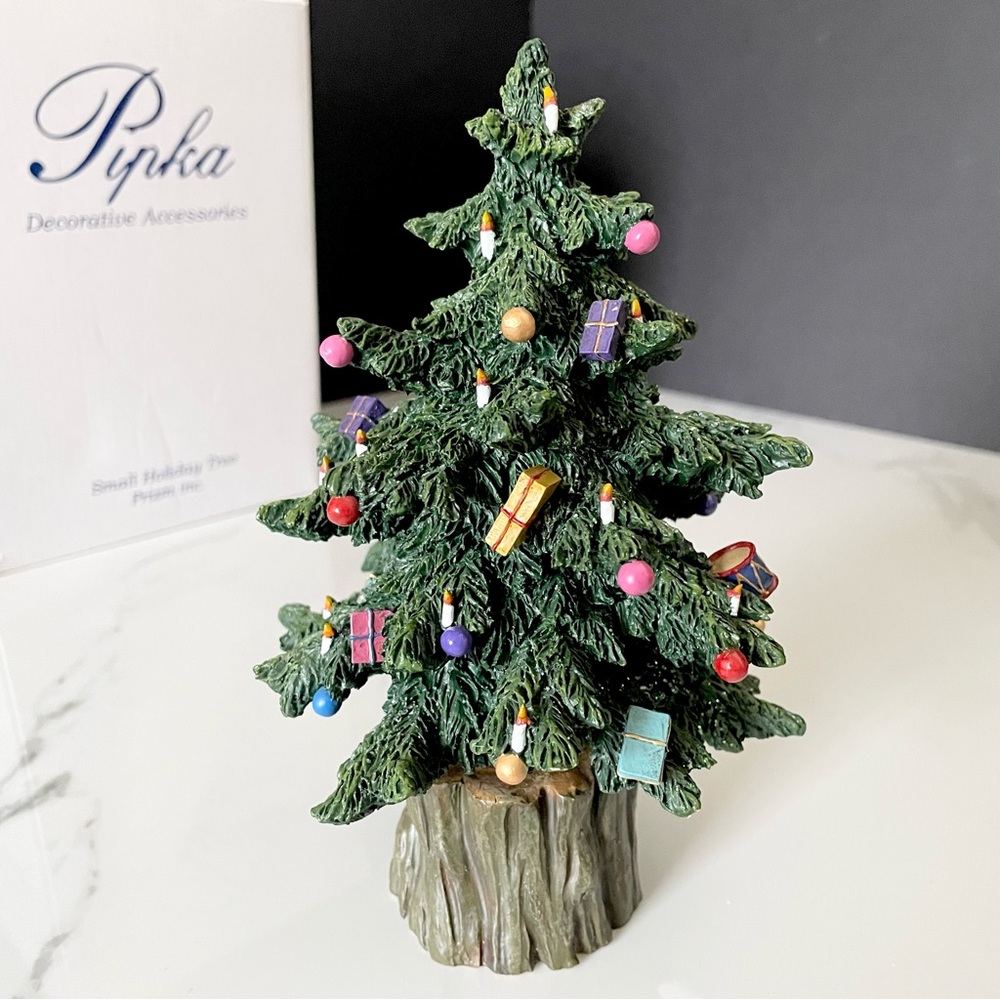 Small Holiday Tree by Pipka